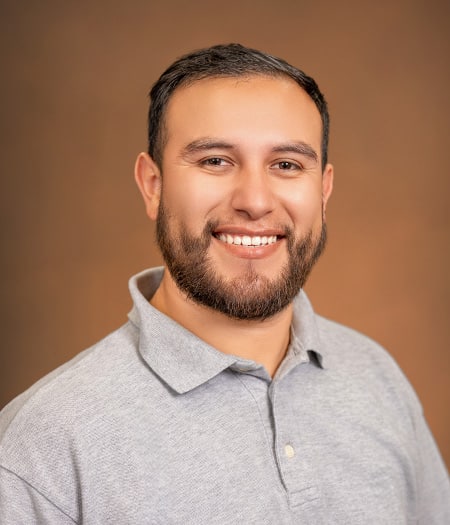 Villalpando Eddy_Headshot | Holtz Builders | General Contractor Eddy Villalpando